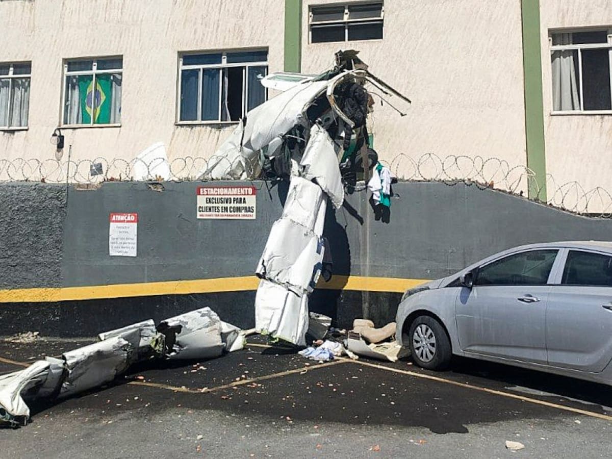 Dos muertos y tres heridos dejó el choque de una avioneta contra un edificio en Brasil