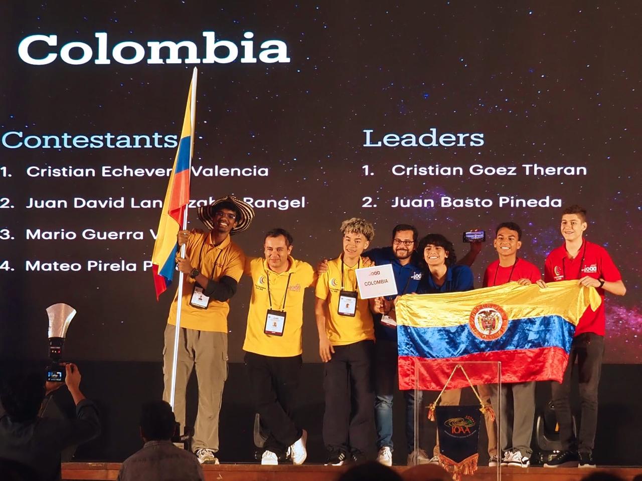 Equipo de Colombia en Olimpiada Internacional de Astronomía y Astrofísica 2025. | Foto: Cristian Goez