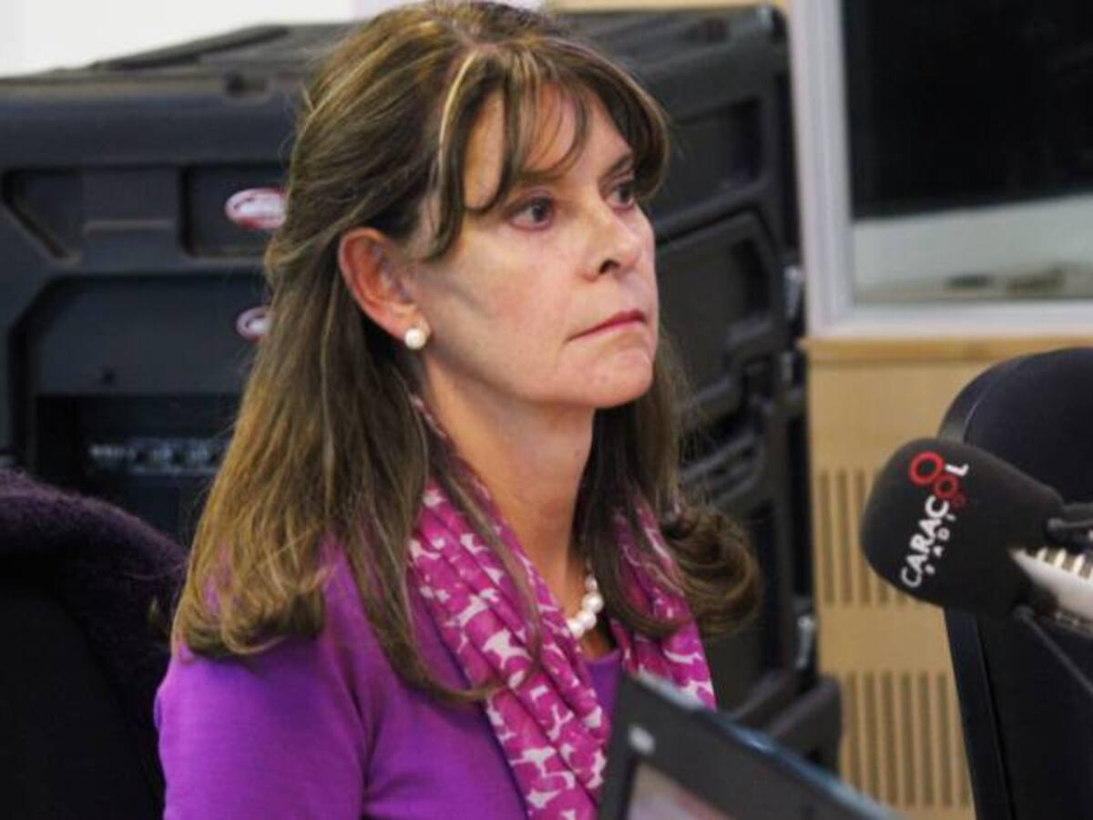 El ex vicefiscal Perdomo haría bien en retirarse: Marta Lucía Ramírez