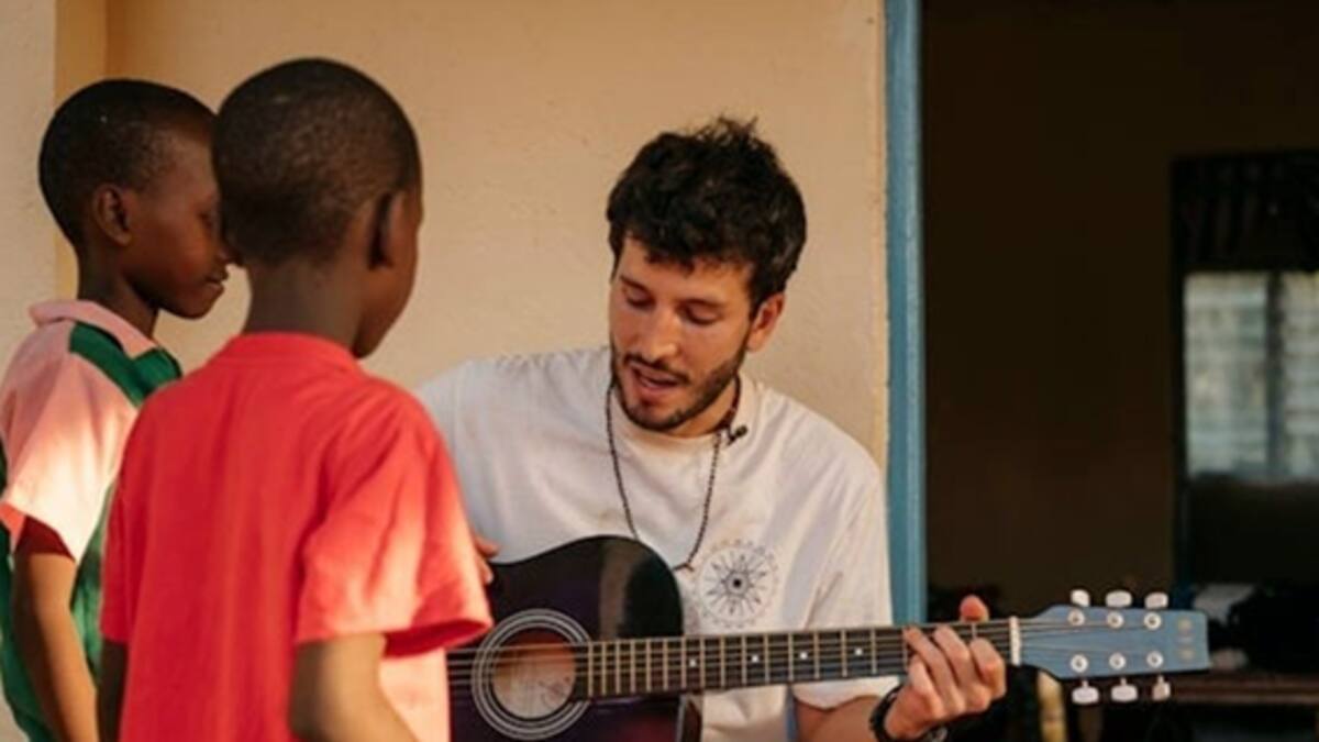 Sebastián Yatra estrena “Amen”: una invitación a la empatía desde Kenia
