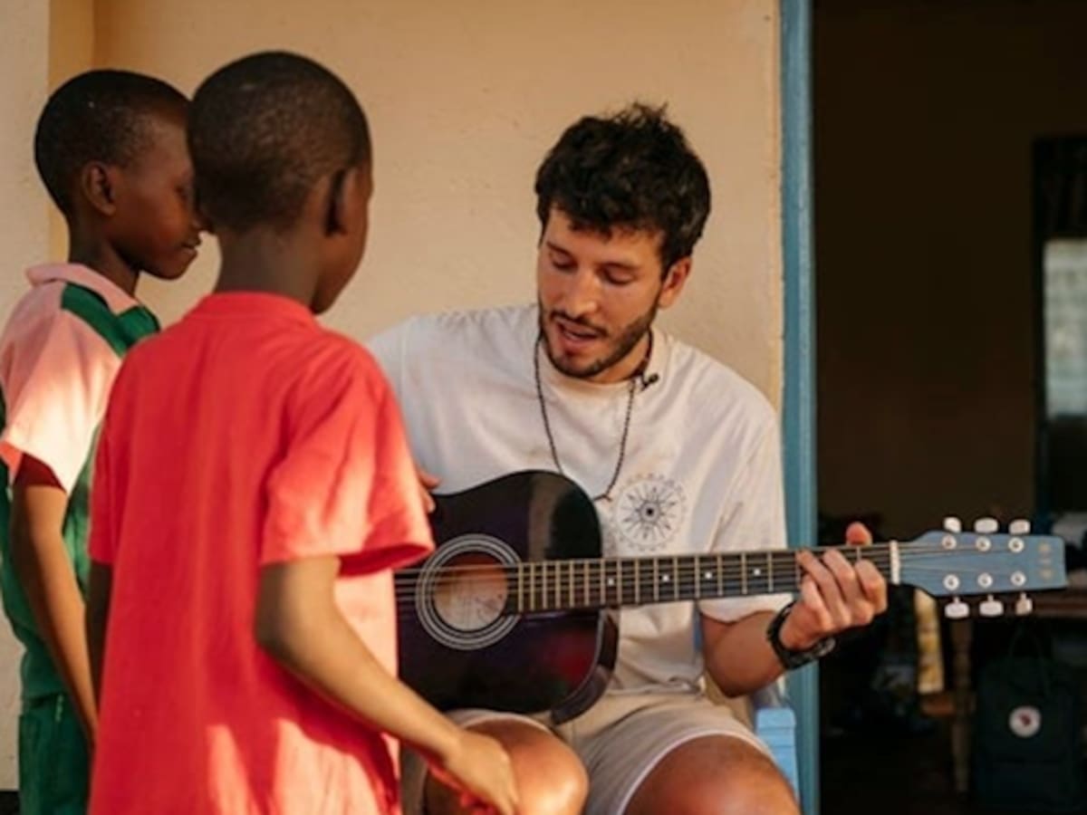 Sebastián Yatra estrena “Amen”: una invitación a la empatía desde Kenia