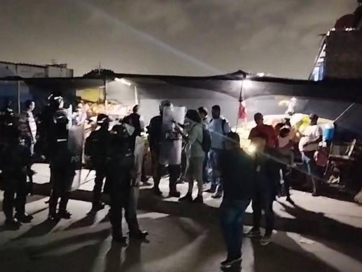 Vendedores del centro de Barranquilla se encadenaron ante intervención de Policía