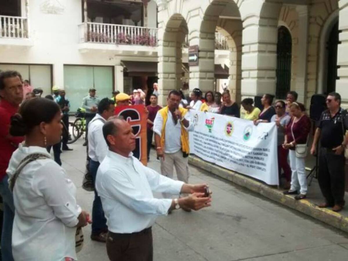 En Cartagena, empleados bancarios protestaron en la Plaza de Bolívar
