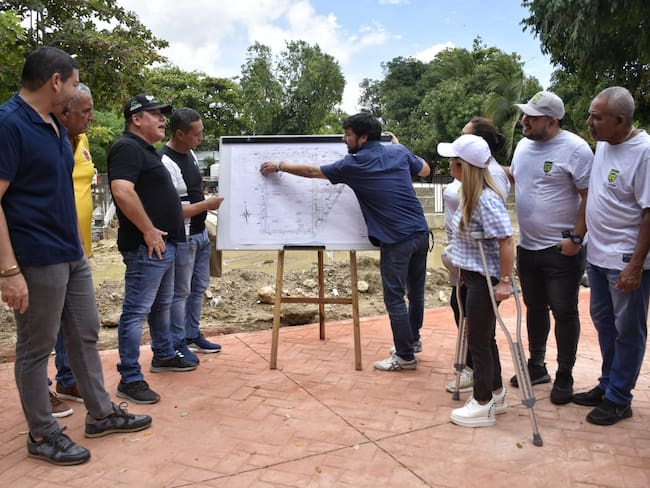 Visita del alcalde Jaime Pumarejo y la gobernadora Elsa Noguera a las obras de la cancha San Isidro./Alcaldía de Barranquilla