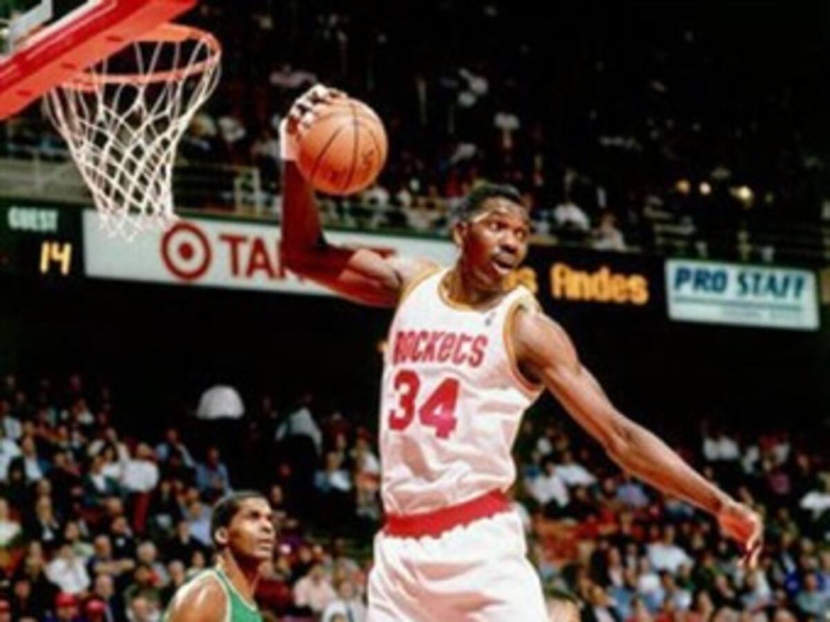EFEMÉRIDE 20 DE ABRIL 1997/ Hakeem Olajuwon, se convirtió en el decimoquinto jugador en la historia de la NBA en convertir 23.000 puntos en su carrera.
