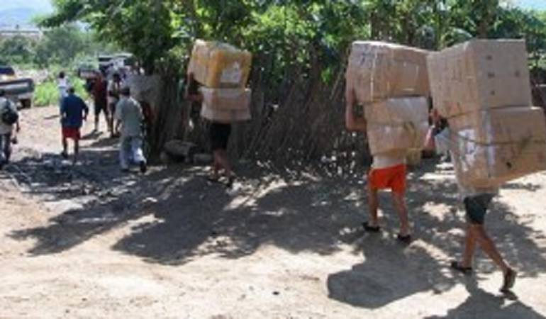 Paso ilegal de mercancía por la frontera.