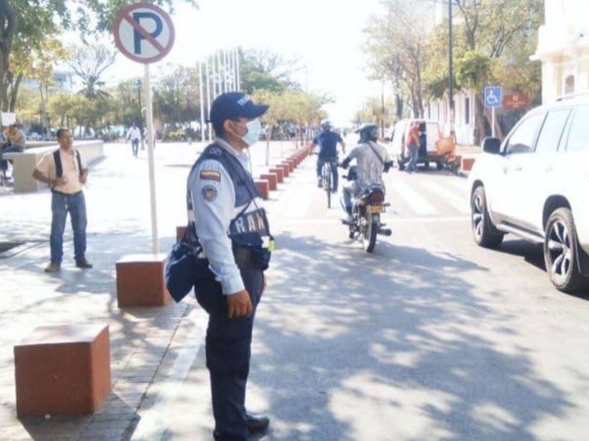 Un total de 20 agentes de tránsito regulan la movilidad de 79.700 vehículos