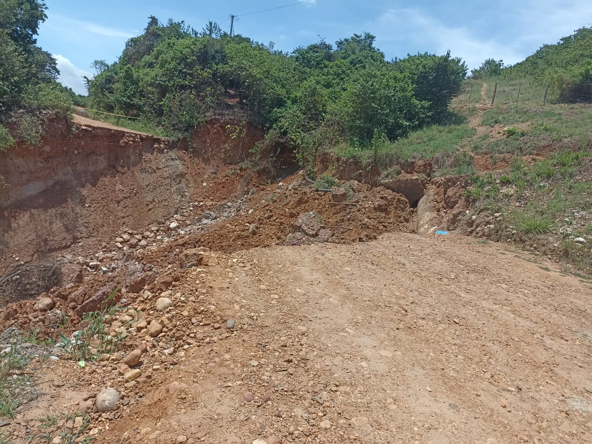 Desplome de vía en la vereda Tabiro, zona rural de San Cayetano. Foto: Cortesía