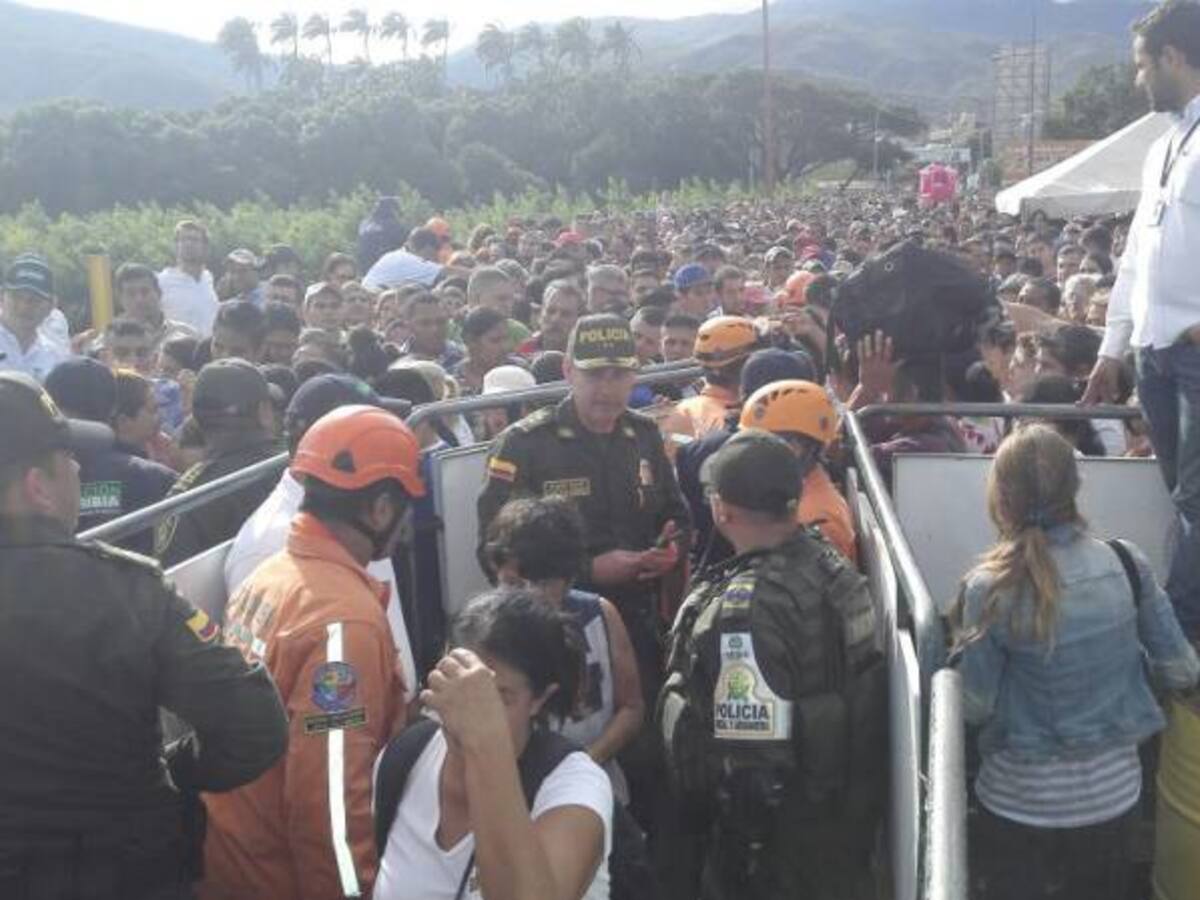 Más de 120.000 venezolanos cruzaron la frontera para hacer mercado y comprar medicamentos