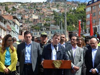 El presidente Juan Manuel Santos hizo este jueves un recorrido por el barrio El Codito. Foto: Presidencia