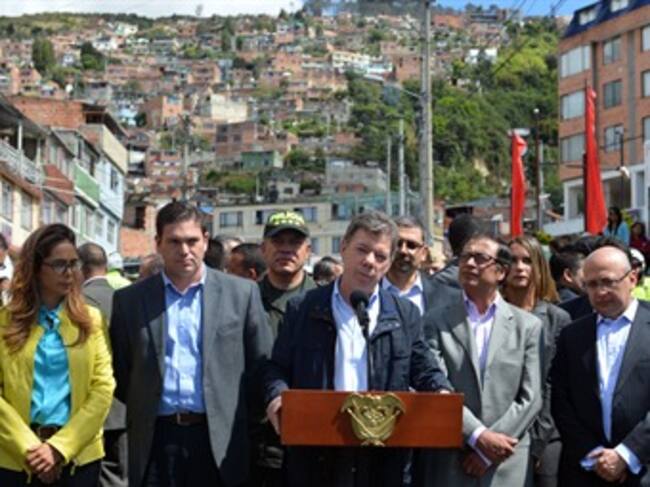 El presidente Juan Manuel Santos hizo este jueves un recorrido por el barrio El Codito. Foto: Presidencia