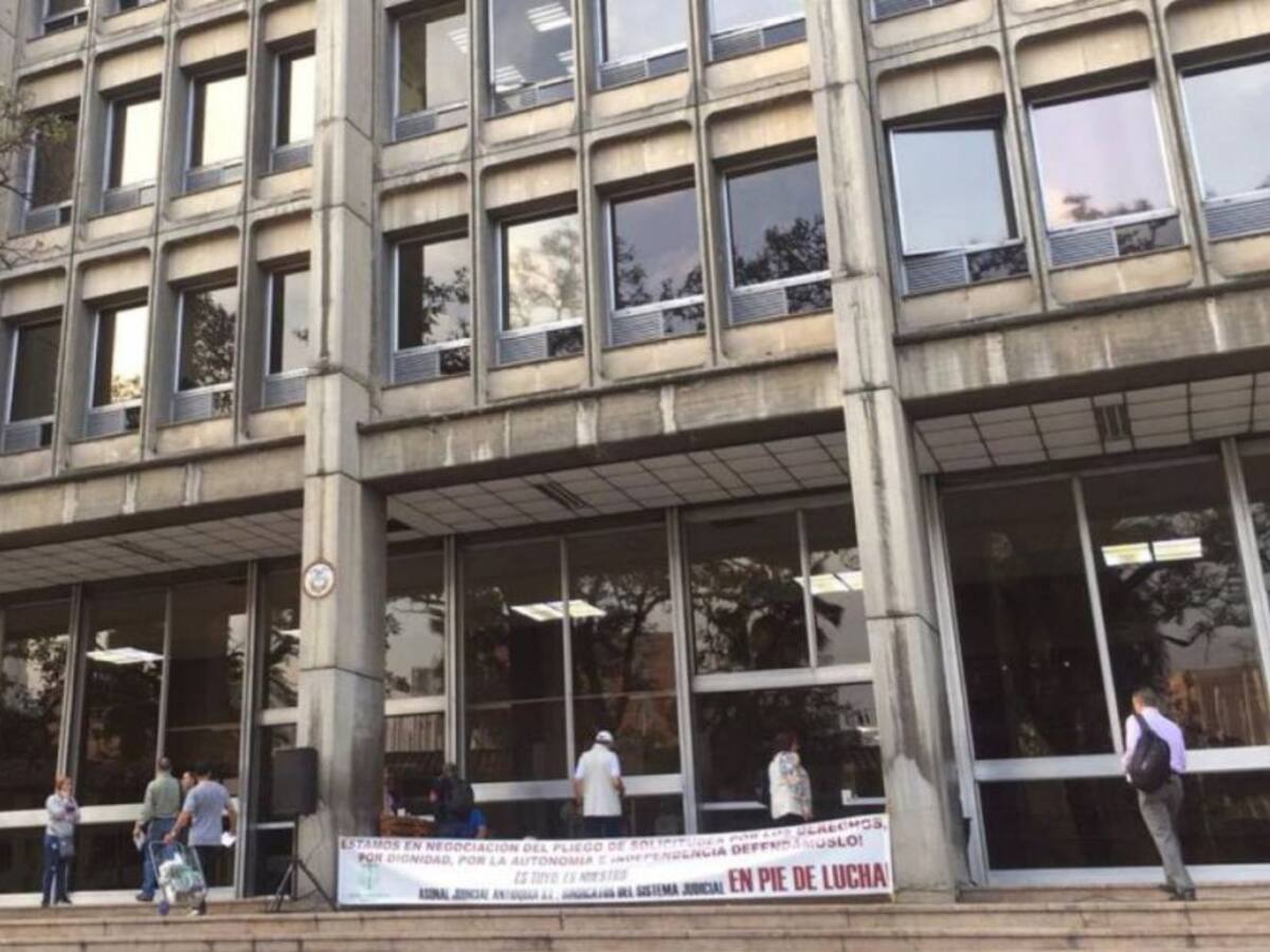 En veremos siguen los pagos de las primas a fiscales y jueces de Medellín