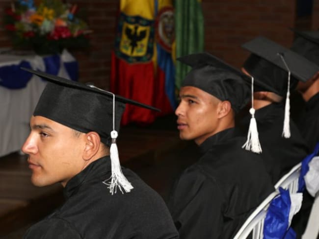 Más de 300 detenidos en la cárcel de Bogotá se graduaron del colegio