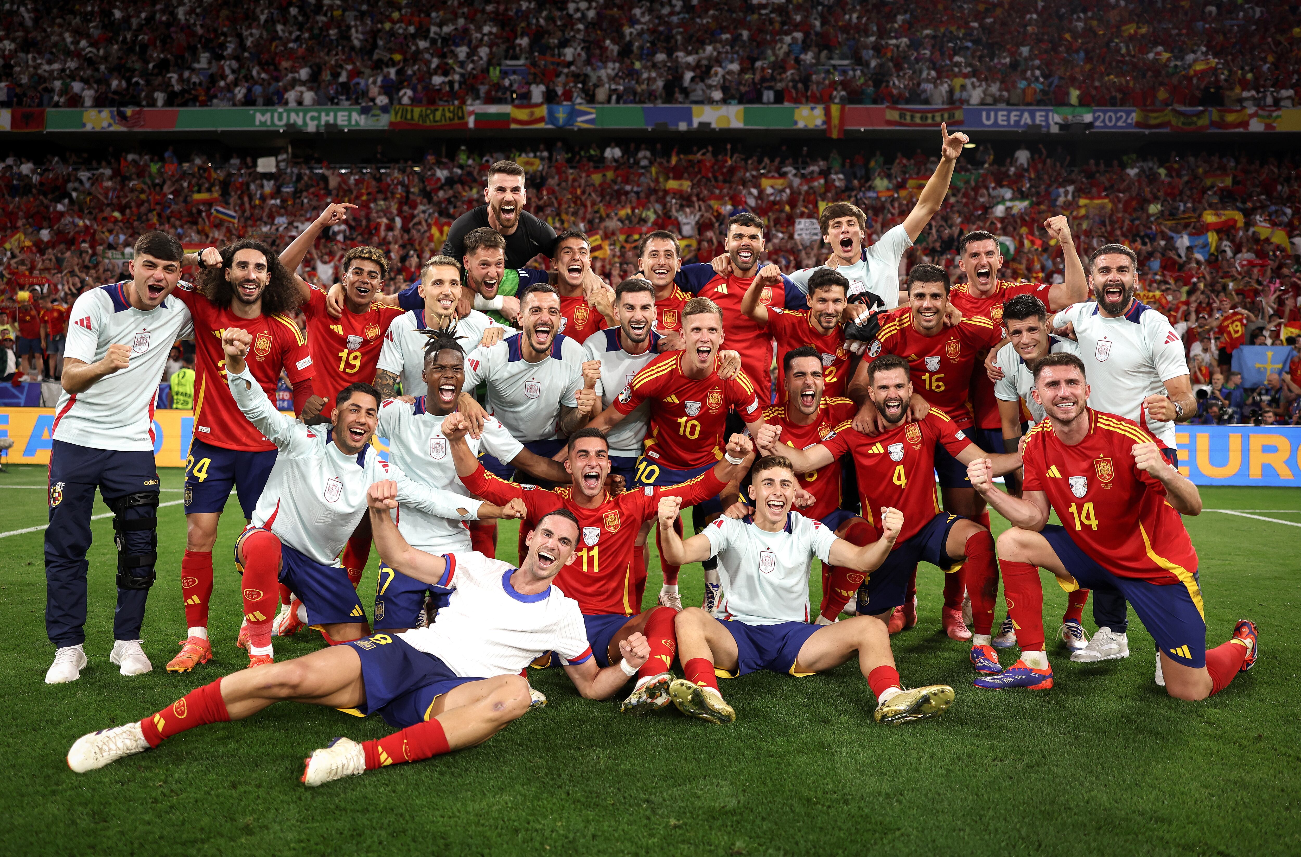 Los jugadores de España festejan el título de la Eurocopa. (Photo by Alex Pantling - UEFA/UEFA via Getty Images)