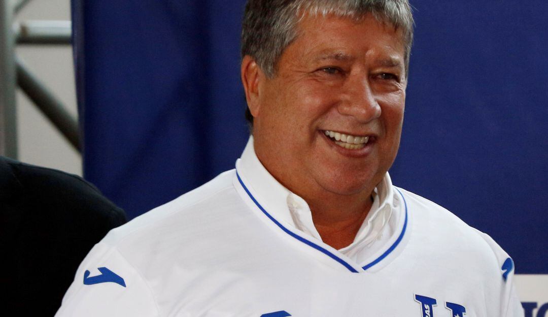 Hernán Darío Gómez durante su presentación en Honduras.