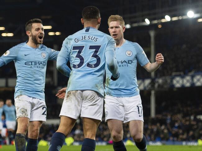 Laporte y Gabriel Jesús ponen líder al Manchester City