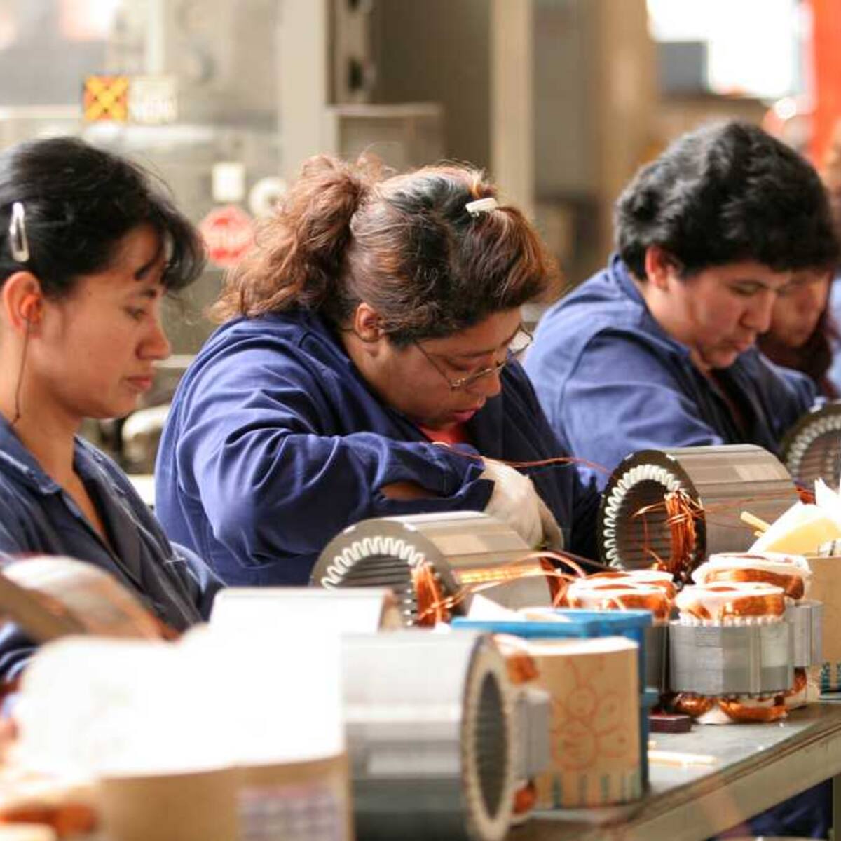 Empresarios podrán acogerse a alivio tributario al contratar mujeres víctimas de violencia