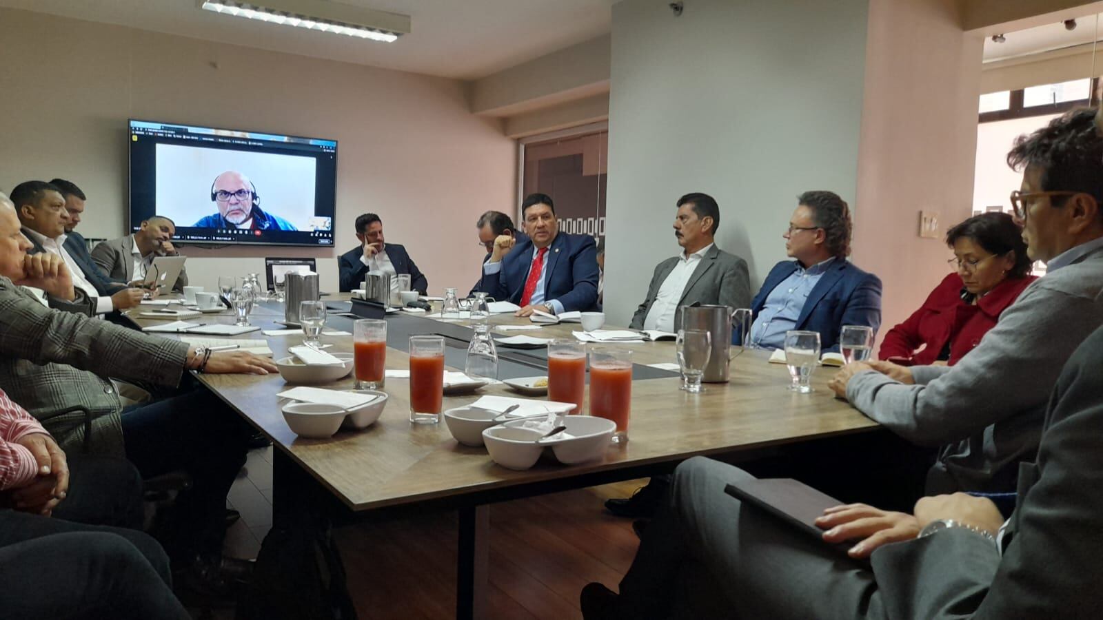 Reunión de exparamilitares con el Alto Comisionado para la Paz. Cortesía