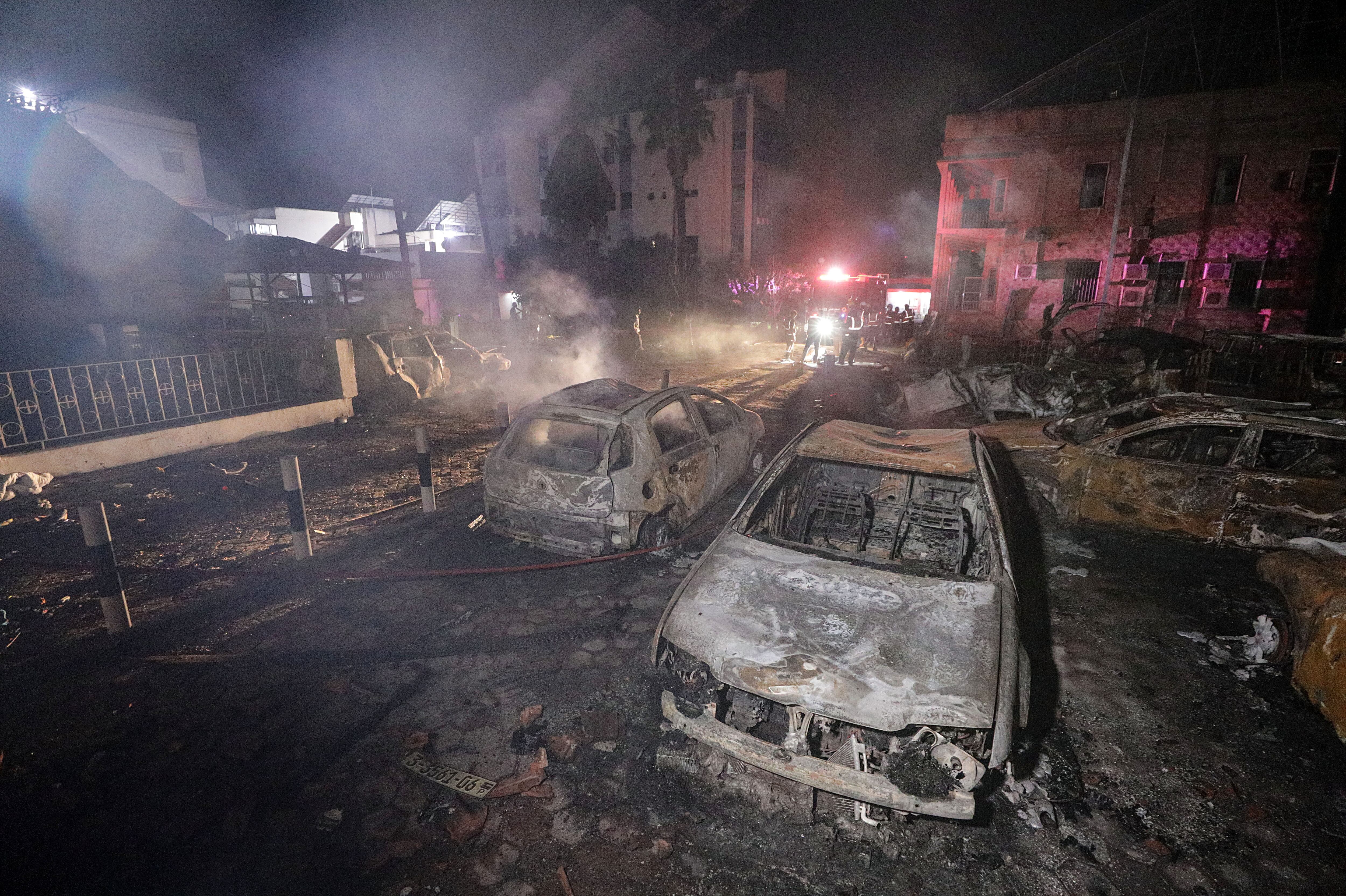 Gaza (---), 17/10/2023.- The scene of destruction at Al Ahli hospital after an air strike in Gaza City, 17 October 2023. According to Palestinian officials hundreds of people have been killed in an Israeli strike on a hospital in Gaza on 17 October. Earlier in the day, the Palestinian Health Ministry announced that more than 3,000 Palestinians have been killed and over 12,500 others injured since Israel launched retaliatory air strikes in the Gaza Strip. More than 1,400 Israelis have been killed according to the Israel Defense Forces (IDF) after Hamas militants launched an attack against Israel from the Gaza Strip on 07 October. Israel has warned all citizens of the Gaza Strip to move to the south ahead of an expected invasion. EFE/EPA/MOHAMMED SABER