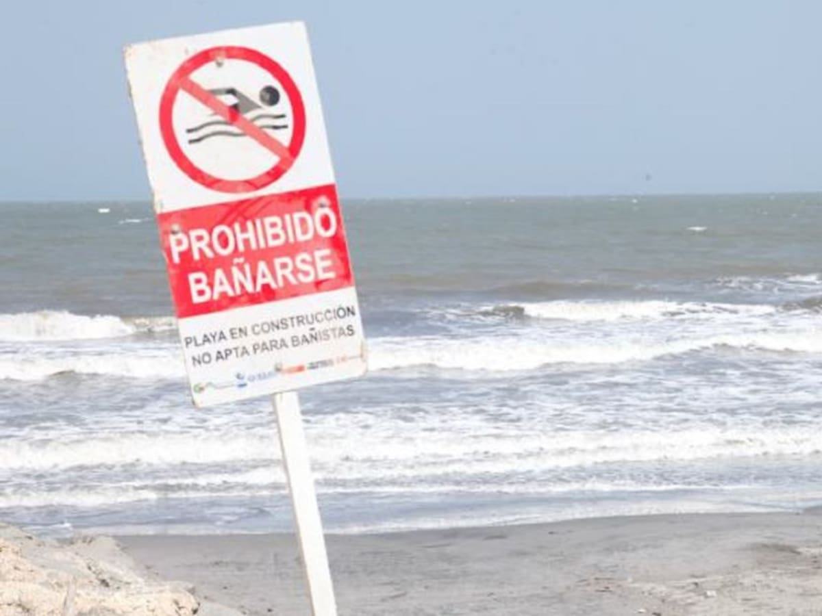 Tres turistas se salvan de morir ahogados en Cartagena