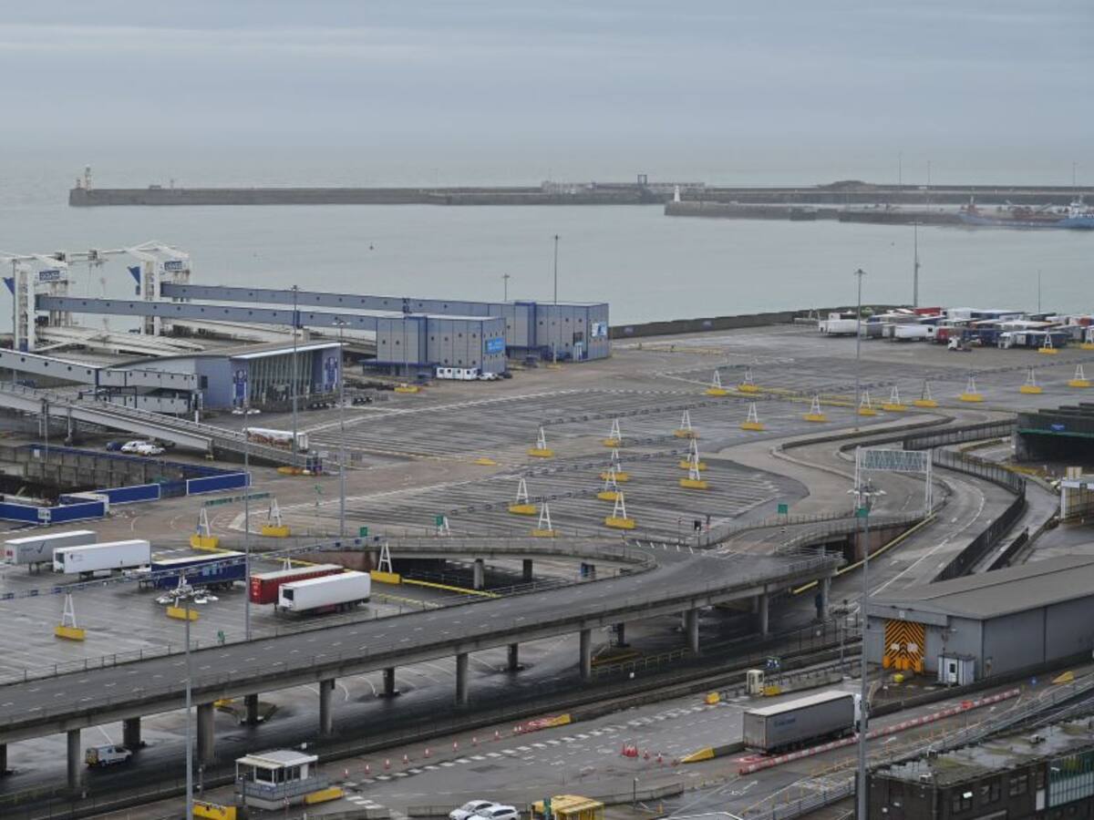 Comisión Europea recomienda permitir viajes esenciales a Reino Unido