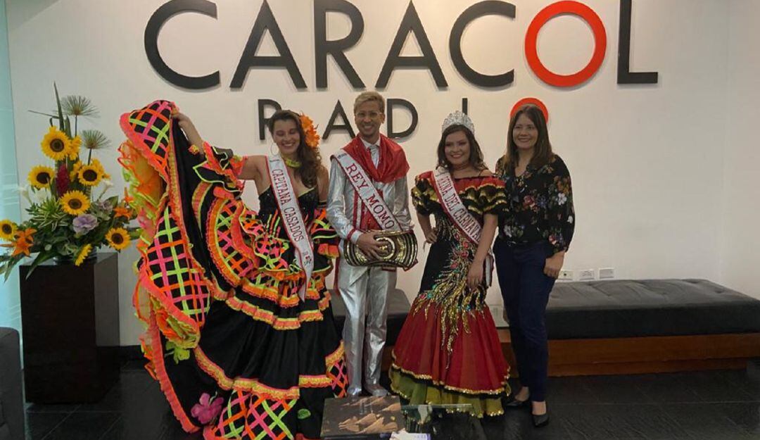 La Reina del Carnaval en Bogotá, la Capitana de Casados y el Rey Momo en Bogotá visitaron Caracol Radio