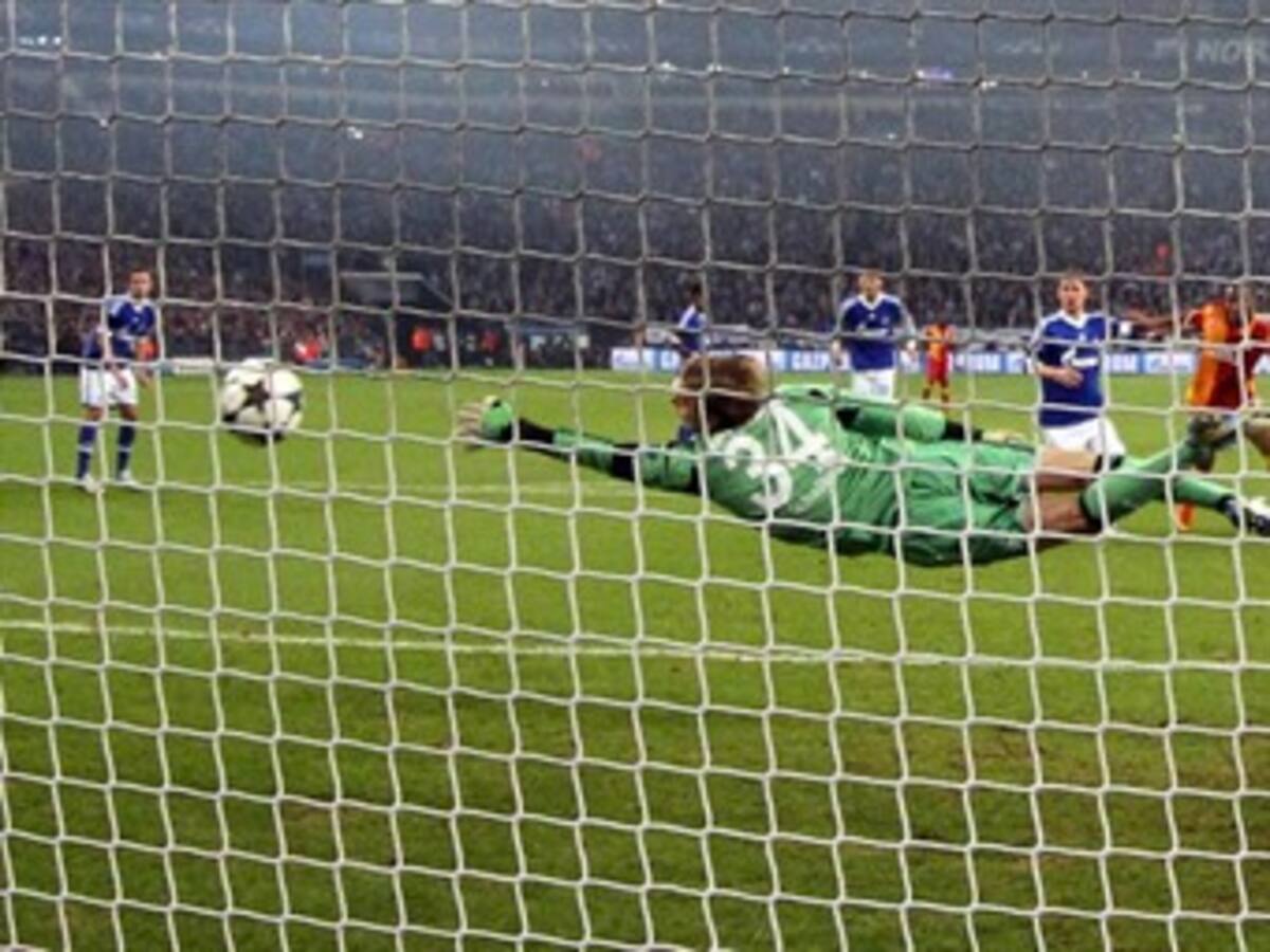 Shalke y Galatasaray se sacaron chispas, pero el turco fue superior