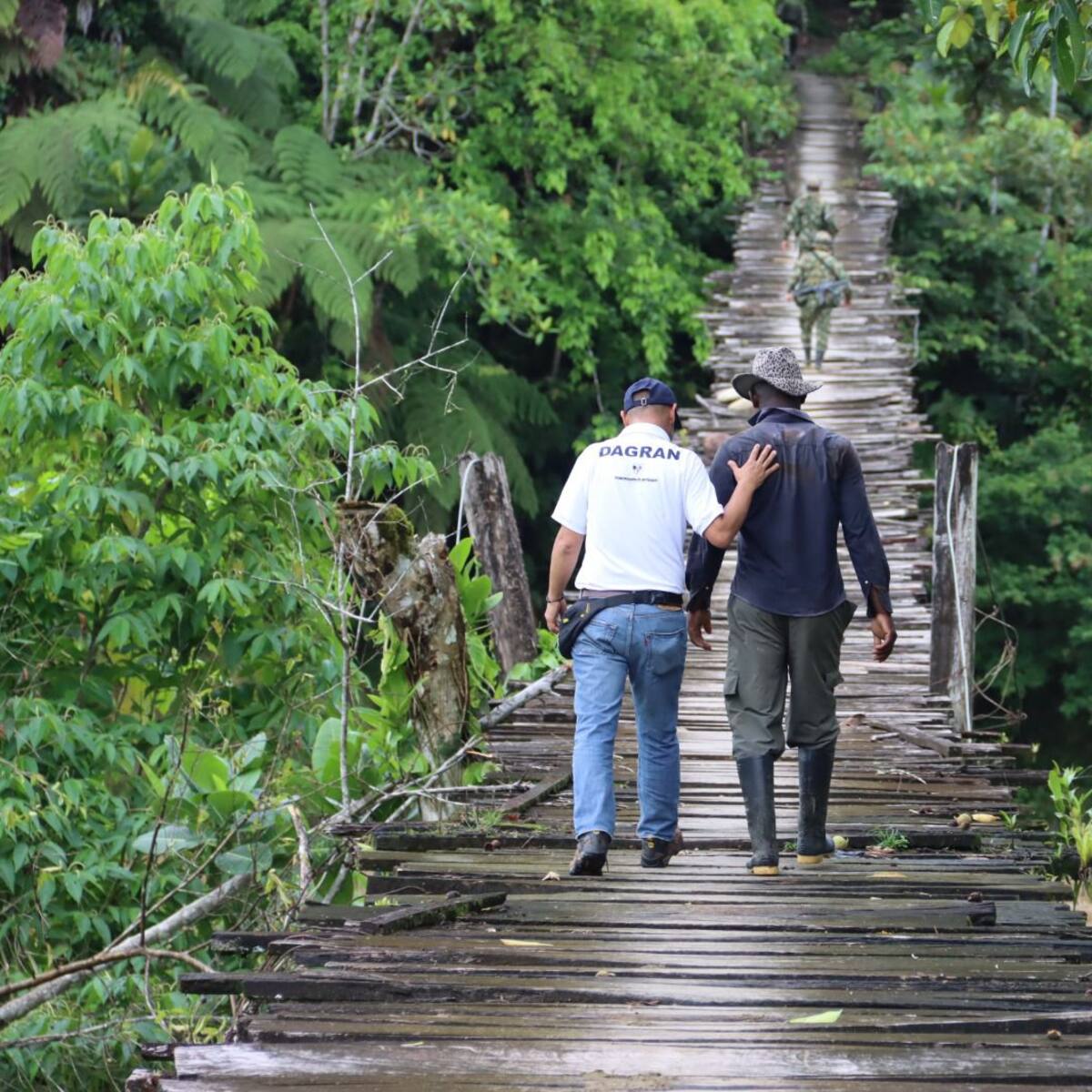 Inició la construcción del puente peatonal más largo construido por la gobernación