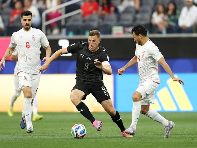LOS ANGELES, CALIFORNIA - JUNE 15: Chris Wood #9 of New Zealand takes on Shoja Khalilzadeh #4 of IR Iran during the FIFA World Cup 2026 Group G match between IR Iran and New Zealand at Los Angeles Stadium on June 15, 2026 in Los Angeles, California. (Photo by Matt McNulty - FIFA/FIFA via Getty Images)