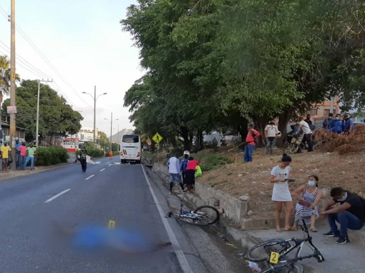 Fallece ciclista tras ser arrollado por un bus en Cartagena