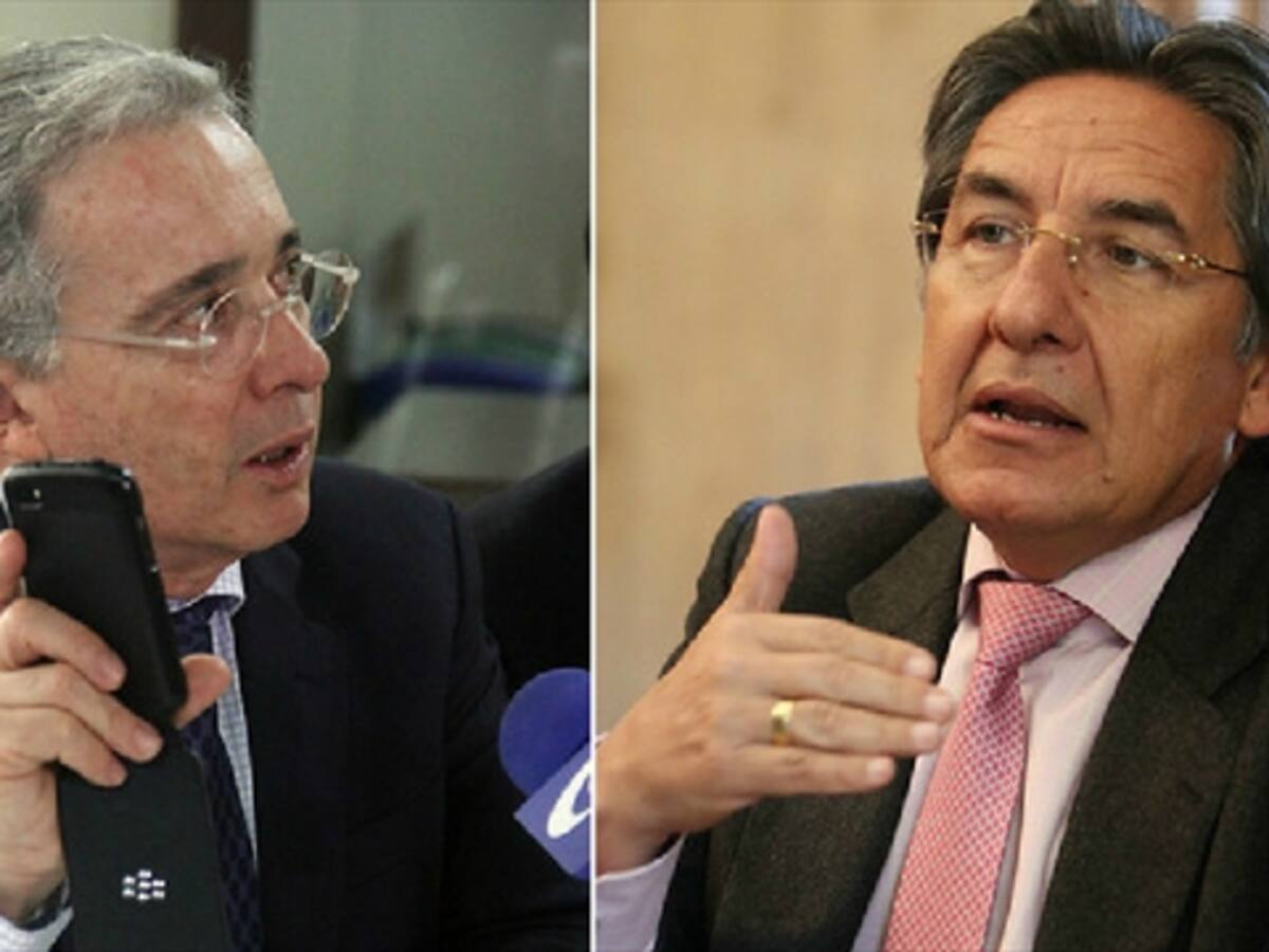 Amable pero sin conclusiones terminó acercamiento Uribe - Gobierno