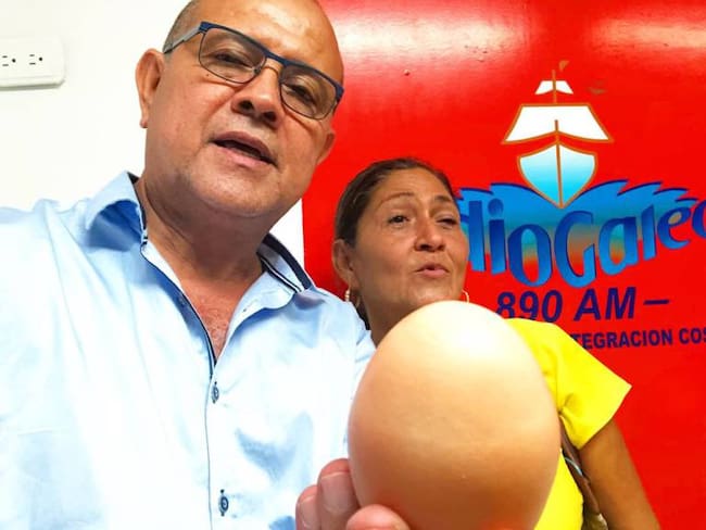Uno de los huevos de la gallina Rosita, de la Sierra Nevada. /FOTO CARACOL RADIO