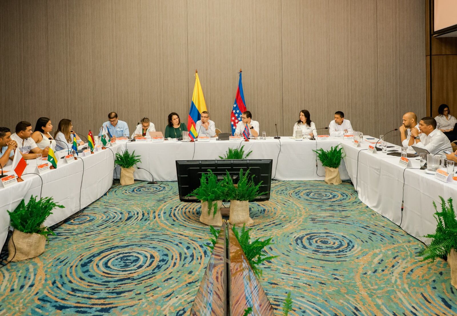 Mesa de Trabajo del Ministro de Transporte y el Gobernador del Magdalena con Invías, alcaldes y jefes de Planeación de los municipios . Gobernación del Magdalena