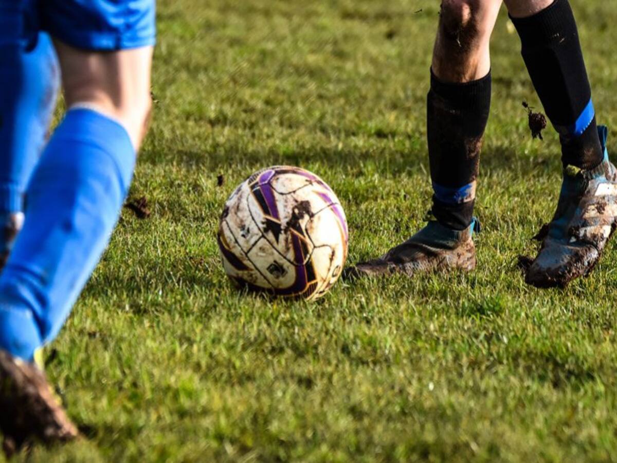 Asegurados 4 hombres que jugaban fútbol durante el aislamiento obligatorio