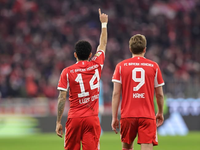 MUNICH, GERMANY - FEBRUARY 8: Luis Diaz of FC Bayern München celebrates after the fifth goal with Harry Kane of FC Bayern München during the Bundesliga match between FC Bayern München and TSG Hoffenheim at Allianz Arena on February 8, 2026 in Munich, Germany. (Photo by Marcel Engelbrecht - firo sportphoto/Getty Images)