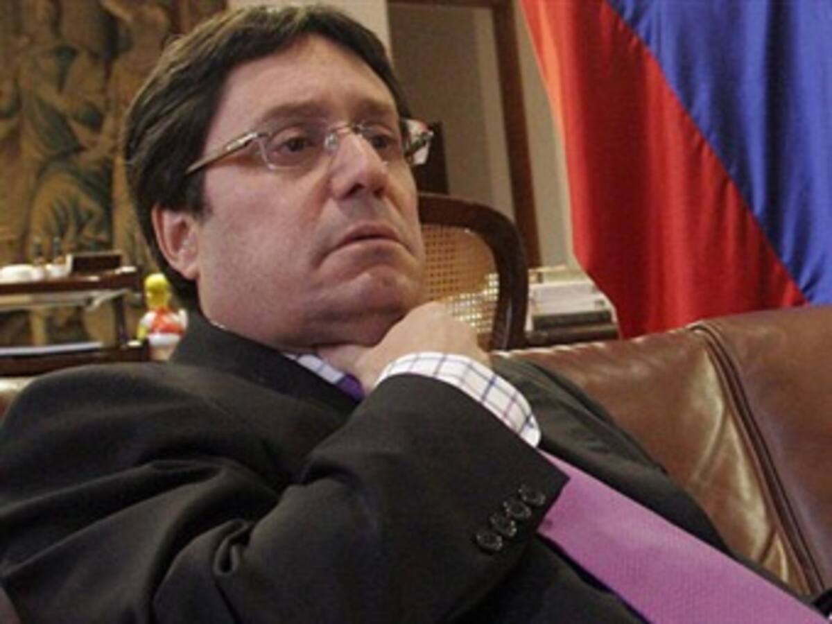 Vicepresidente Santos dice que Vargas Lleras es un 'traidor'
