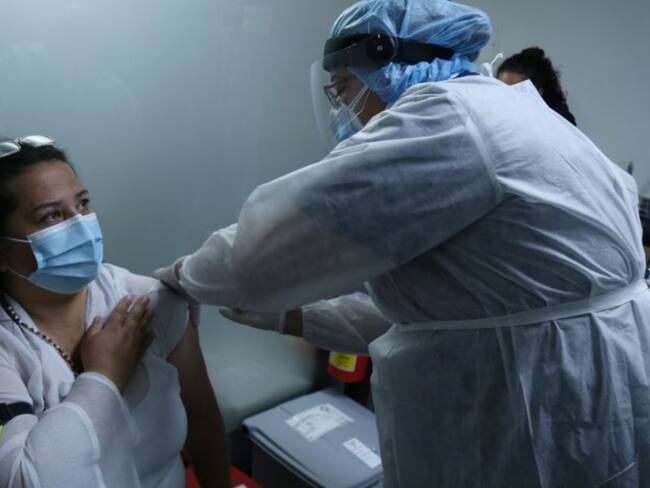 300 profesionales capacitados para vacunar el 20 de febrero