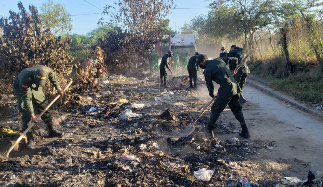 La calle comunica ak barrio La Esmeralda con la avenida Colombia