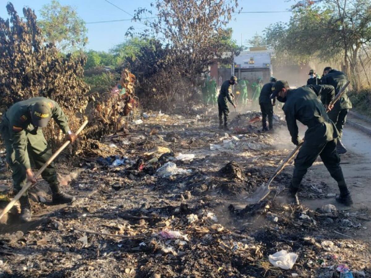 Policía limpió calle que era utilizada como basurero satélite en Magangué