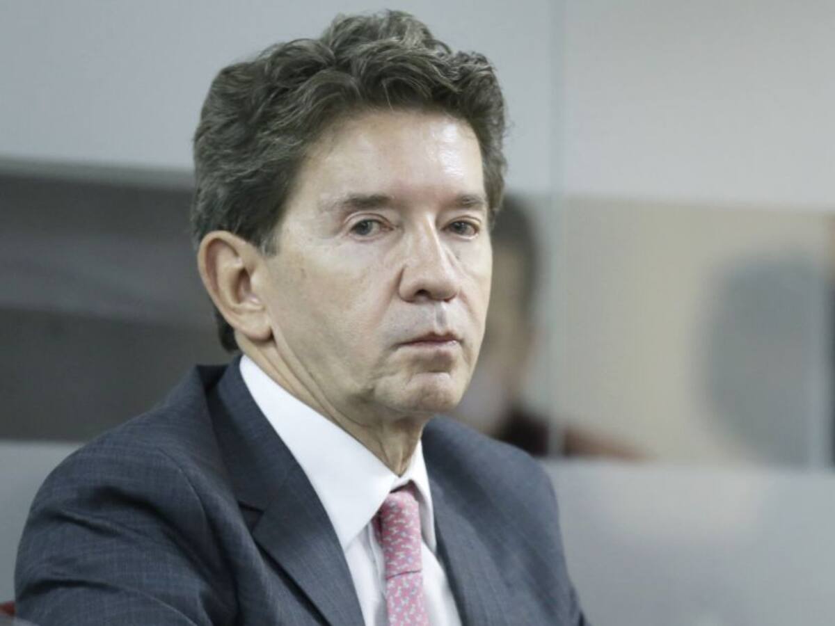 Luis Pérez inscribe comité de firmas para su candidatura presidencial