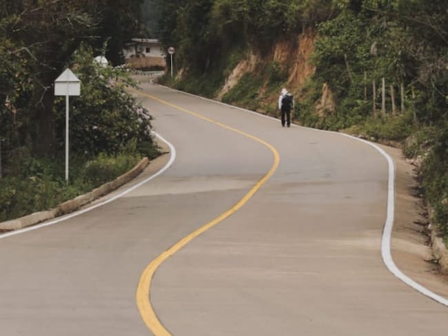 Vía pavimentada en el corregimiento de Herrera en Rioblanco