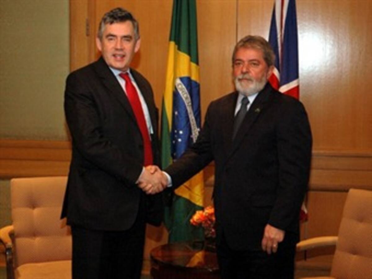 Brown y Lula proponen fondo de USD 100.000 millones para activar el comercio