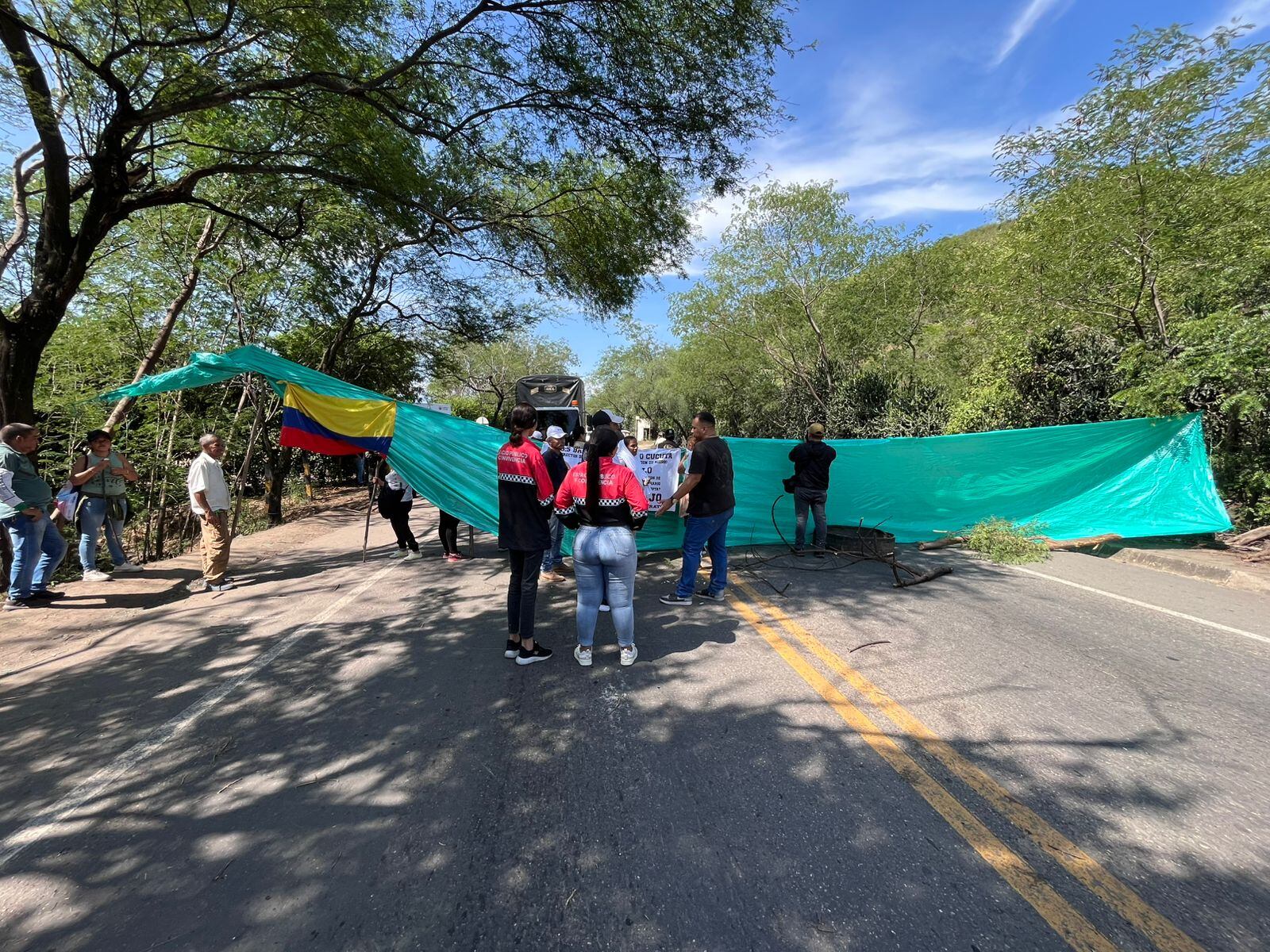 Protesta de la comunidad del barrio 23 de enero en Cúcuta. / Foto: Caracol Radio Cúcuta.