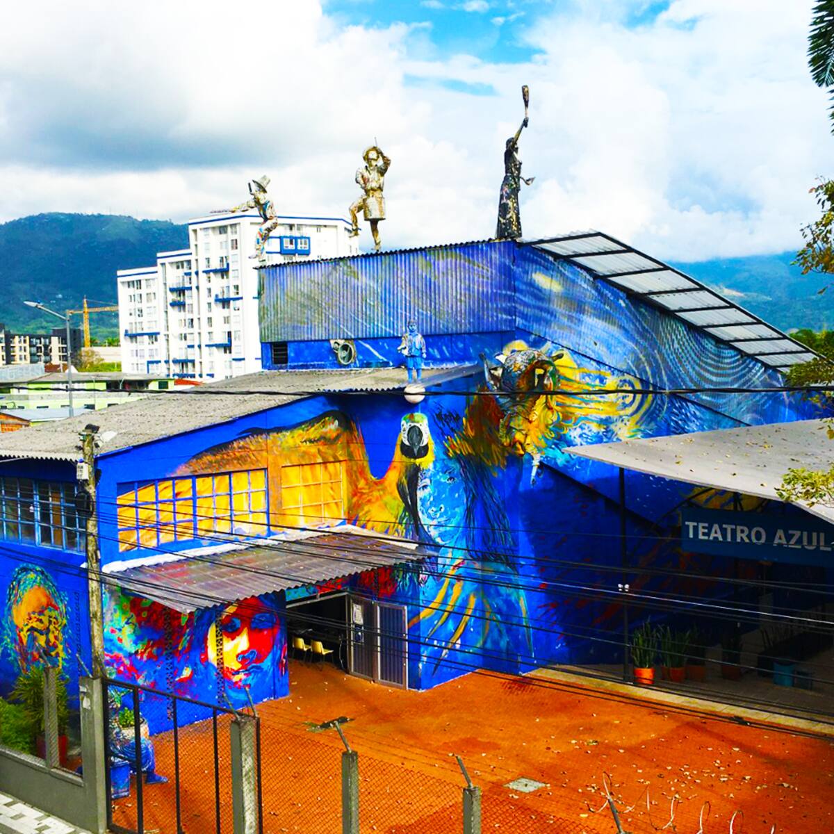 ¿Cuál es la situación por el predio donde funciona Teatro Azul en Armenia?