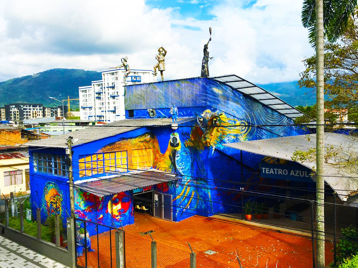 ¿Cuál es la situación por el predio donde funciona Teatro Azul en Armenia?