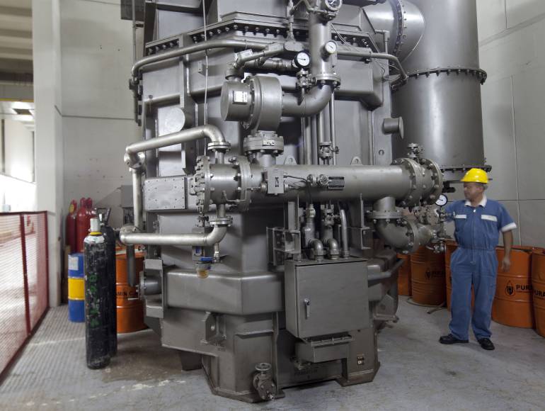 Interior de la central hidroeléctrica de Guatapé. 