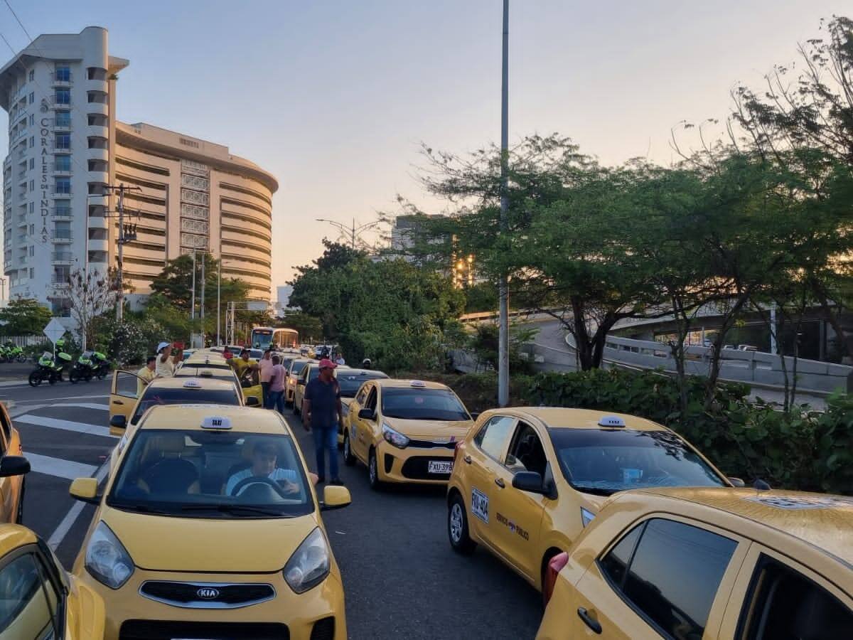 Taxistas de Cartagena salieron a las calles exigiendo garantías para trabajar