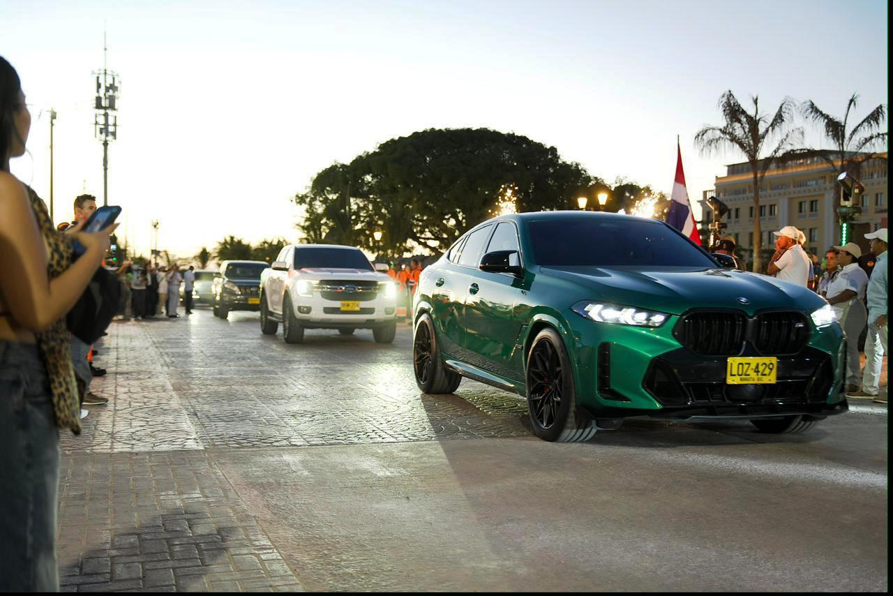 recuerde que parqueo de vehículos particulares está prohibido