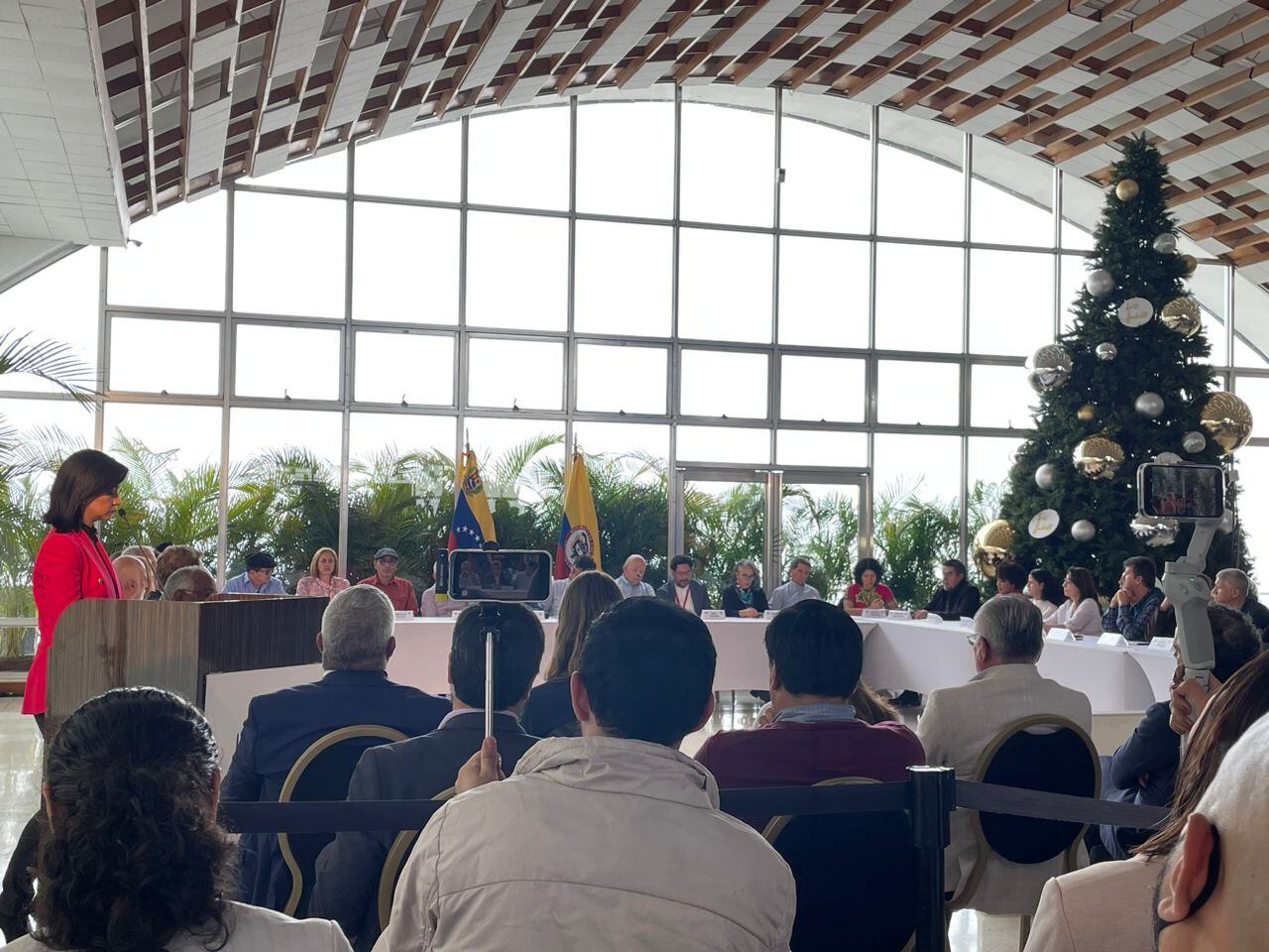 Diálogos de paz entre el gobierno nacional y el ELN