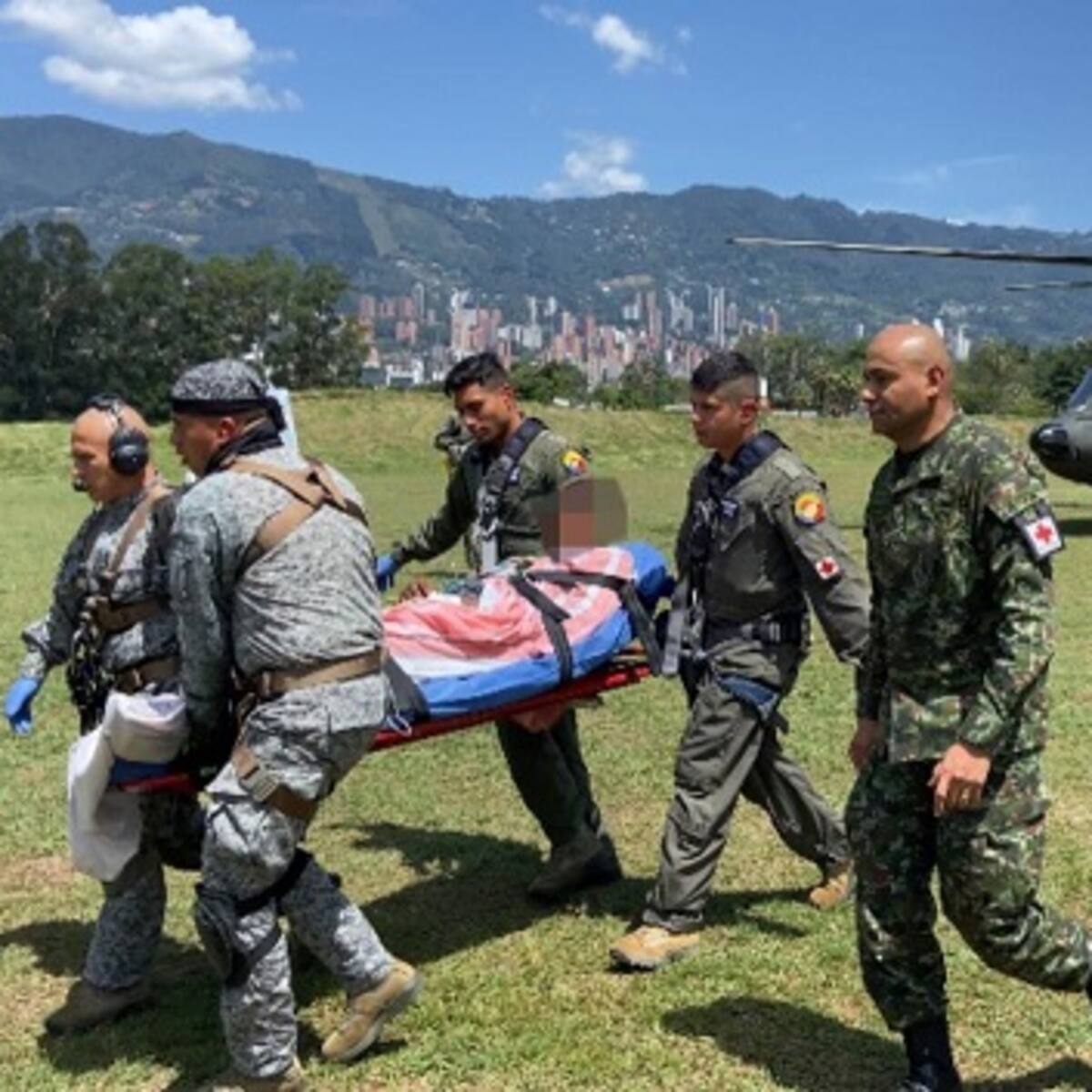 La Fuerza Aérea trasladó a Medellín a un joven herido por una mina antipersonal en Chocó